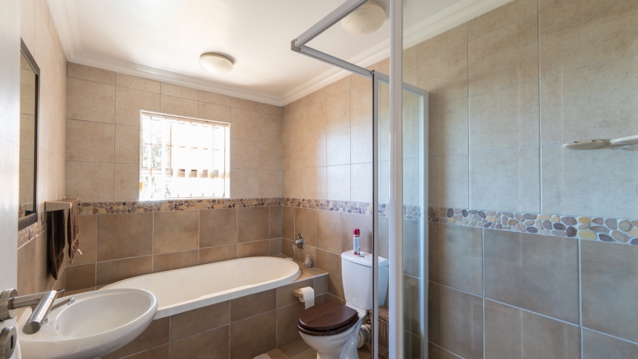 3 Bedroom Property for Sale in Fraaiuitsig Western Cape